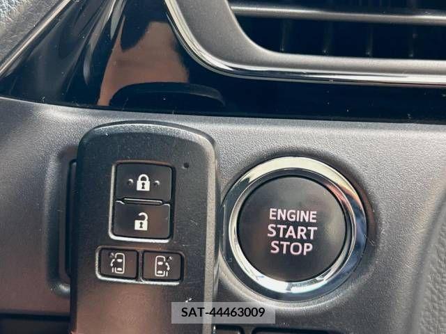 Toyota VOXY 2017-07 370479-8