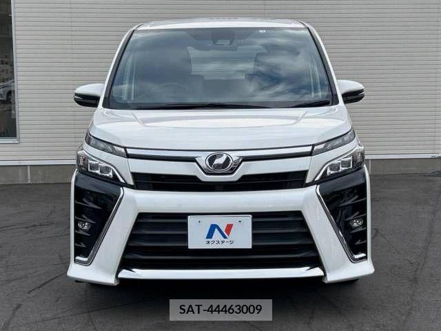 Toyota VOXY 2017-07 370479-16