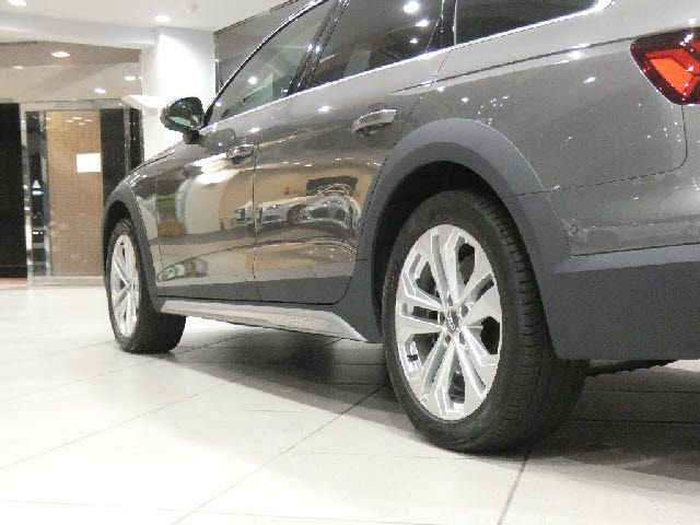 Audi A4 2020-10 24362-12