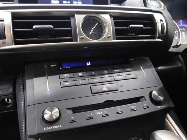 Lexus IS 2015-10 3212-7