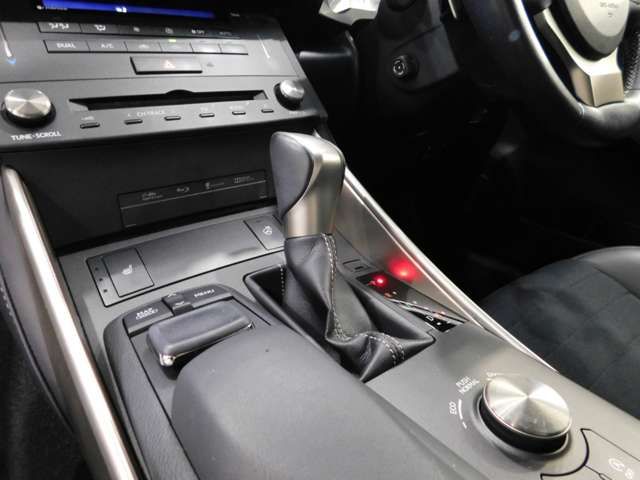Lexus IS 2015-10 3212-8