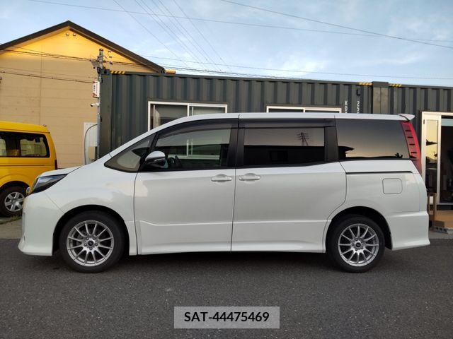 Toyota NOAH 2014-02 279467-2