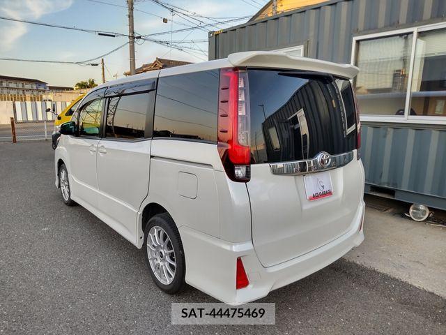 Toyota NOAH 2014-02 279467-3