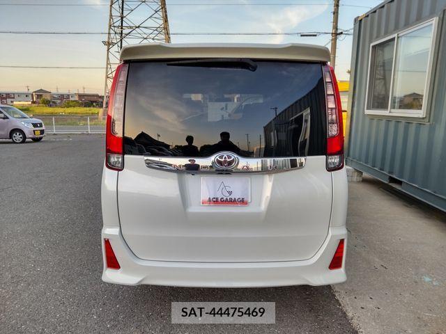 Toyota NOAH 2014-02 279467-4