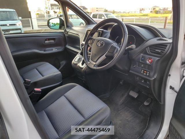 Toyota NOAH 2014-02 279467-5