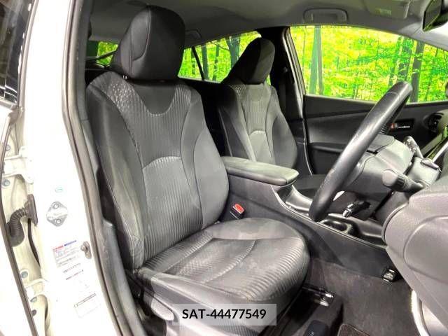 Toyota PRIUS 2017-07 366574-8