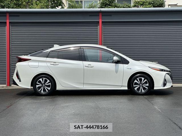 Toyota PRIUS PHV 2017-07 335452-19