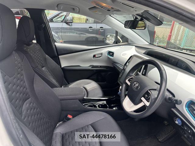Toyota PRIUS PHV 2017-07 335452-14