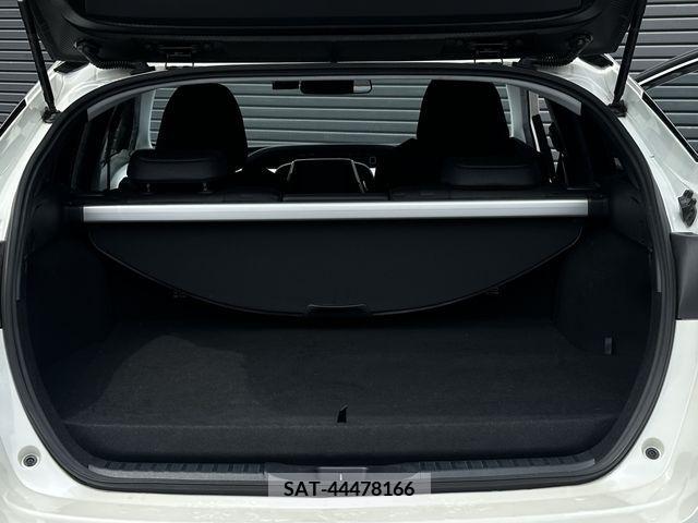 Toyota PRIUS PHV 2017-07 335452-16