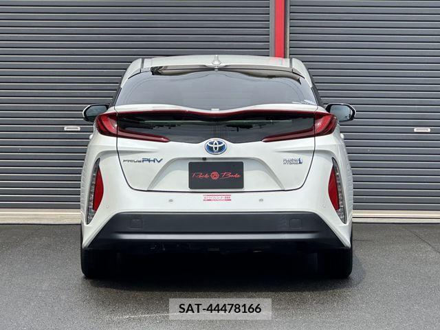Toyota PRIUS PHV 2017-07 335452-21