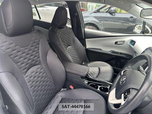 Toyota PRIUS PHV 2017-07 335452-11
