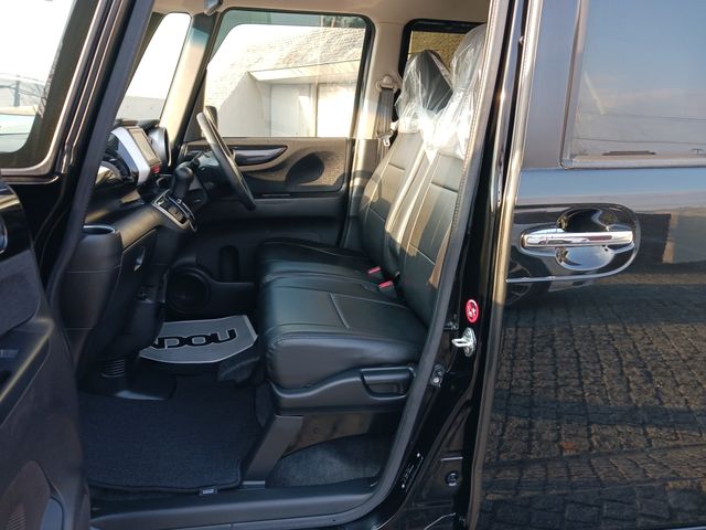 Honda N BOX CUSTOM 2017-06 185736-22