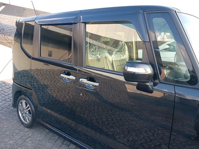 Honda N BOX CUSTOM 2017-06 185736-4