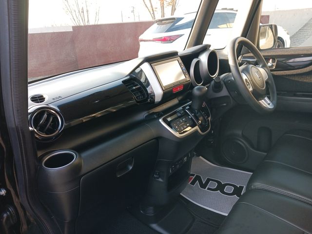 Honda N BOX CUSTOM 2017-06 185736-21