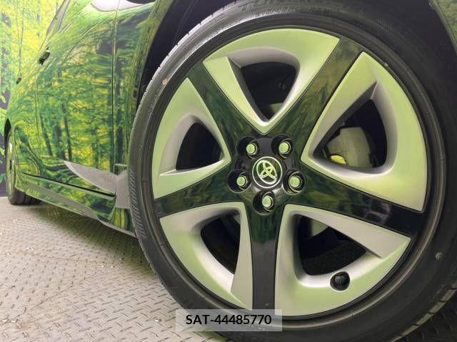 Toyota PRIUS 2020-09 233893-13