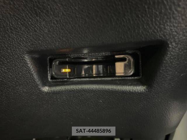 Toyota SIENTA 2016-04 329817-6