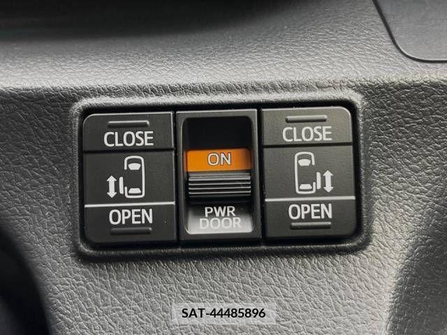 Toyota SIENTA 2016-04 329817-5