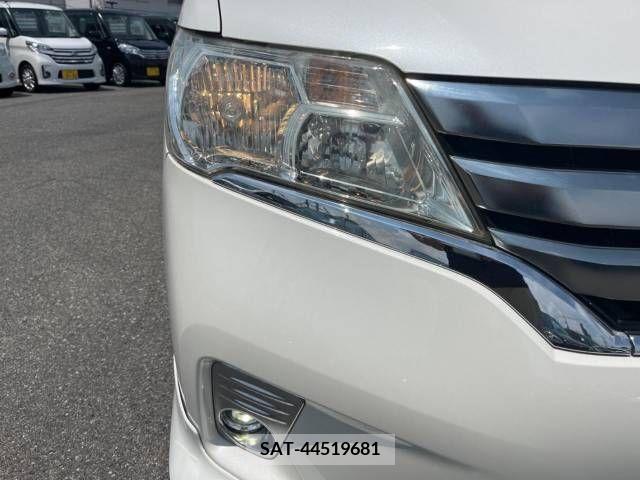 Nissan SERENA 2012-03 367658-13