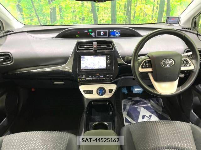 Toyota PRIUS 2017-12 322291-1