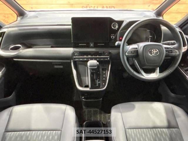 Toyota NOAH 2023-03 380769-1
