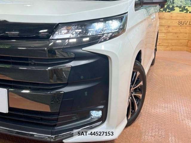 Toyota NOAH 2023-03 380769-12