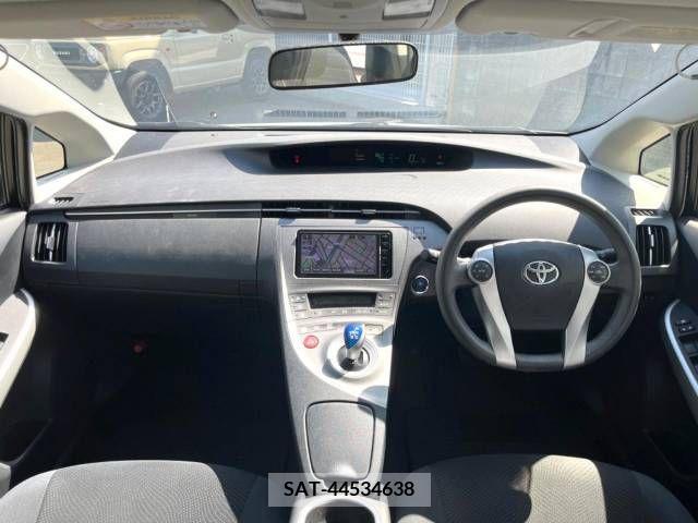 Toyota PRIUS 2015-09 282368-1
