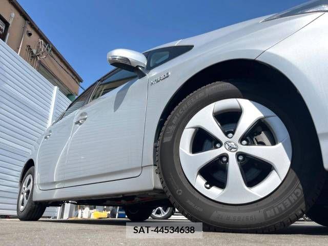 Toyota PRIUS 2015-09 282368-11