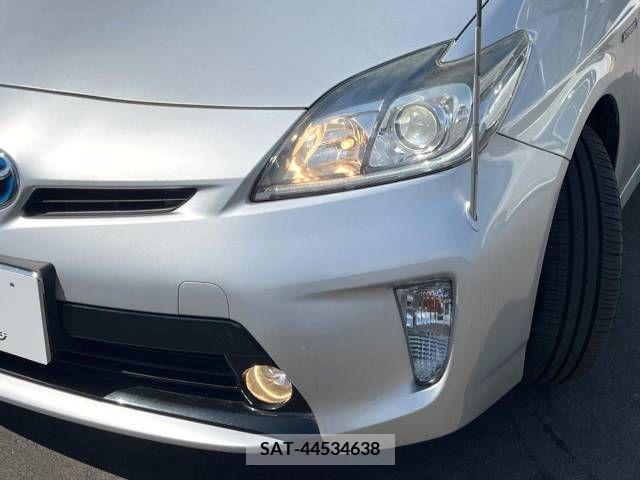 Toyota PRIUS 2015-09 282368-10