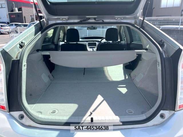 Toyota PRIUS 2015-09 282368-9