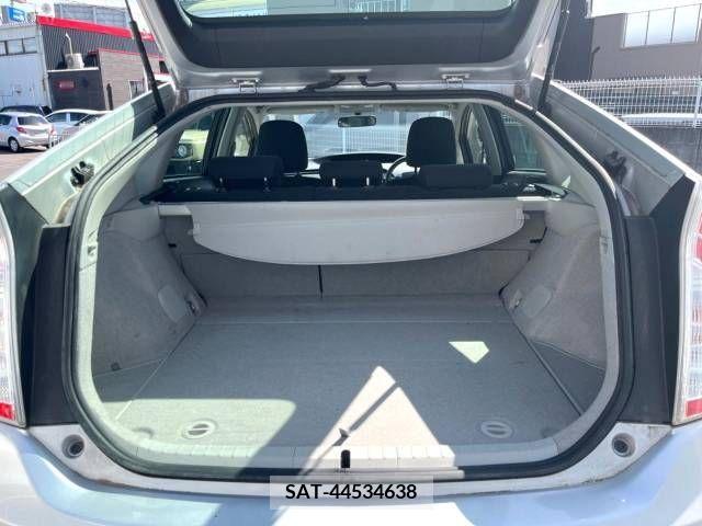 Toyota PRIUS 2015-09 282368-8