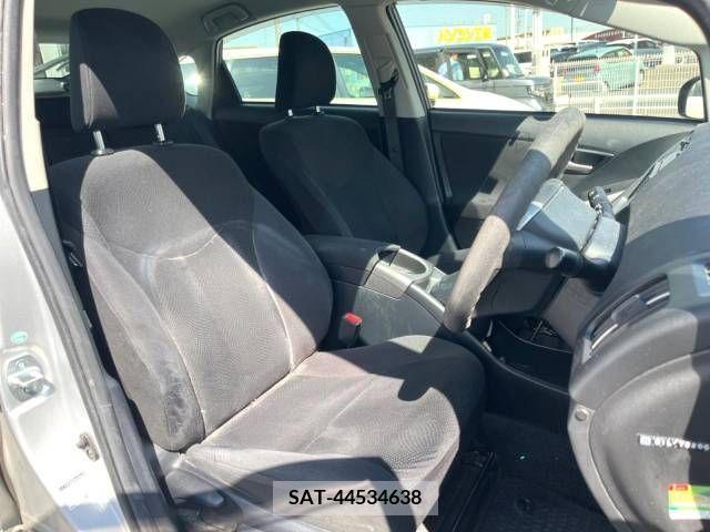 Toyota PRIUS 2015-09 282368-6