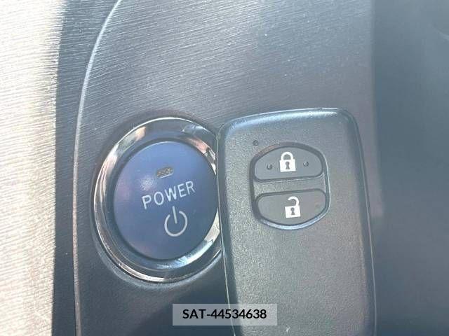 Toyota PRIUS 2015-09 282368-5