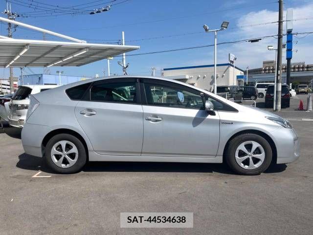 Toyota PRIUS 2015-09 282368-17