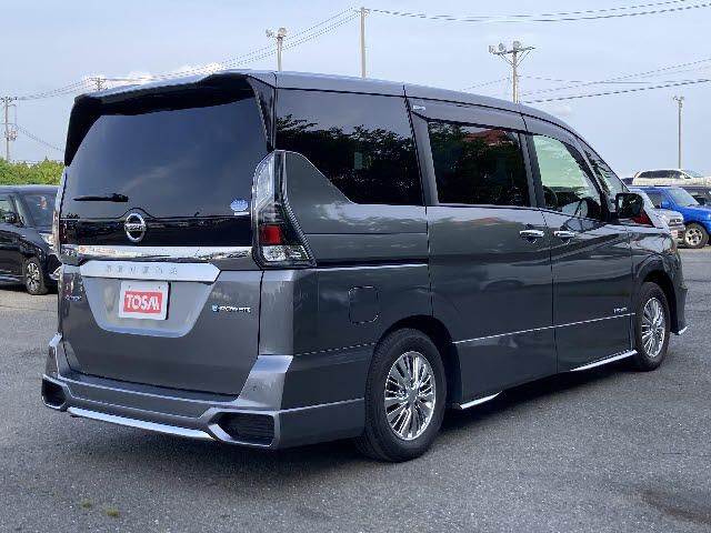 Nissan SERENA 2018-05 5050-1