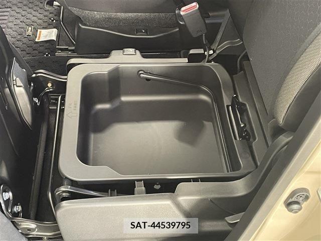Suzuki X BEE 2019-03 312626-28