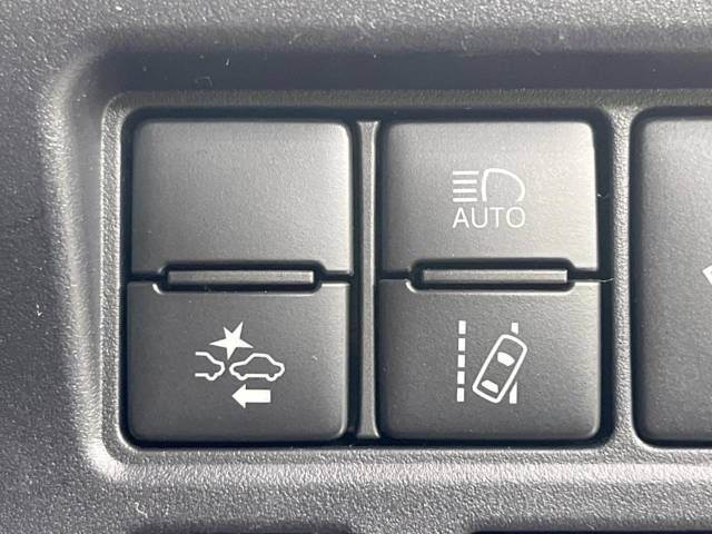 Toyota VOXY 2018-09 14908-6