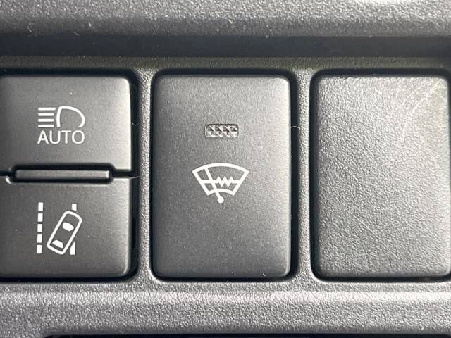 Toyota VOXY 2018-09 14908-5