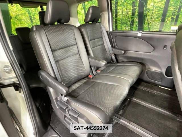 Nissan SERENA 2019-12 379384-9