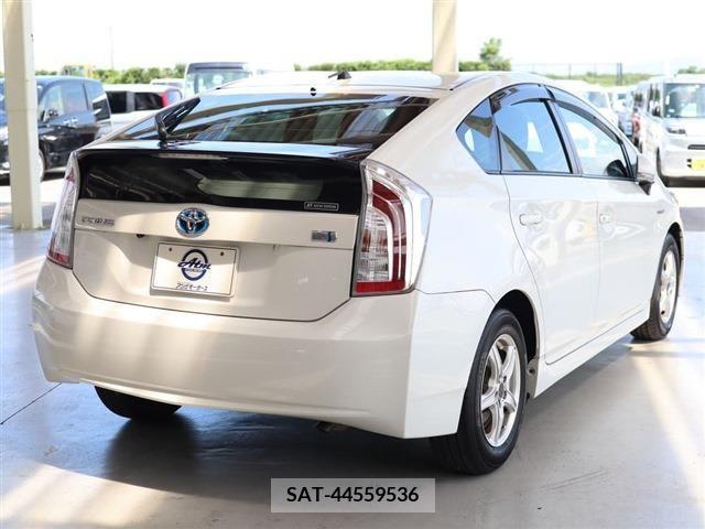 Toyota PRIUS 2015-03 350401-3