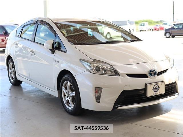 Toyota PRIUS 2015-03 350401-2