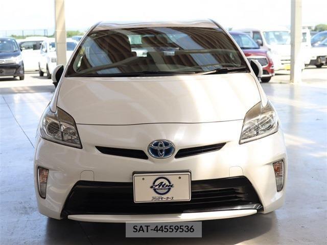 Toyota PRIUS 2015-03 350401-1
