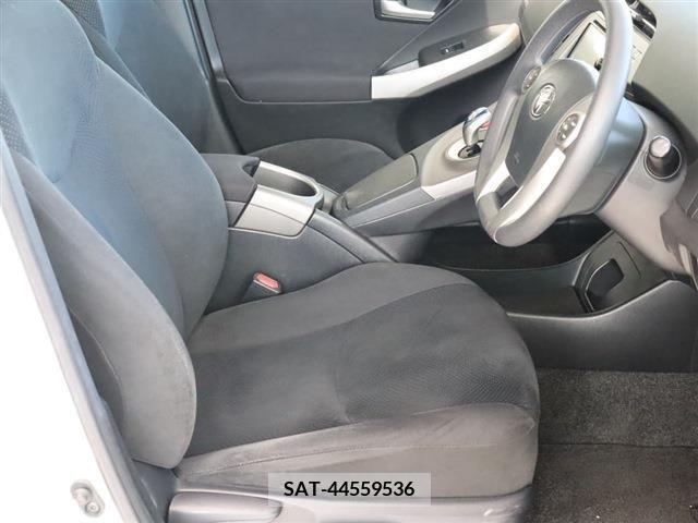 Toyota PRIUS 2015-03 350401-22