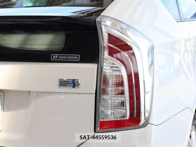 Toyota PRIUS 2015-03 350401-8