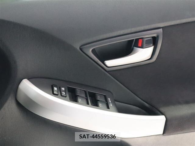 Toyota PRIUS 2015-03 350401-21