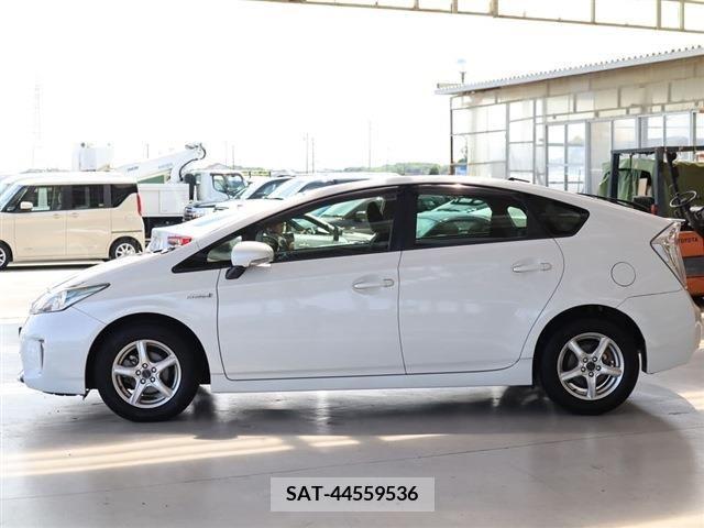 Toyota PRIUS 2015-03 350401-6