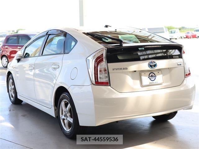 Toyota PRIUS 2015-03 350401-5