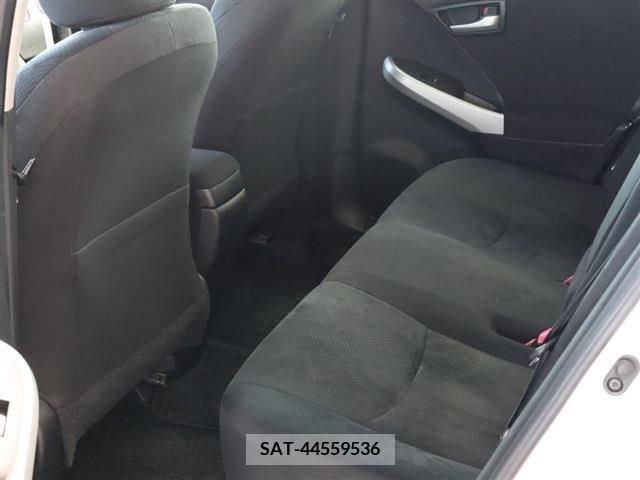 Toyota PRIUS 2015-03 350401-26