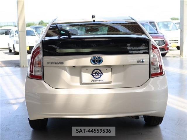 Toyota PRIUS 2015-03 350401-4