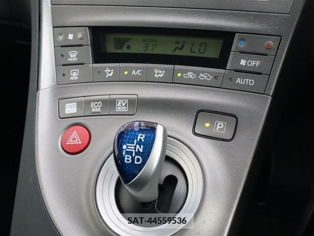 Toyota PRIUS 2015-03 350401-13