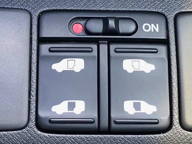 Honda e 2011-11 7058-5